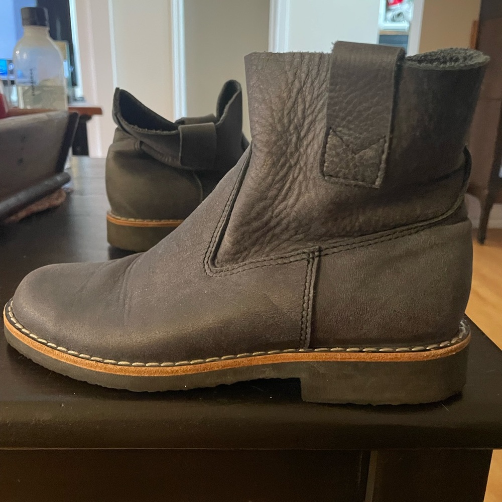 Roots Canadian made short leather boots
